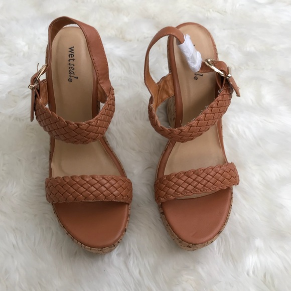 WetSeal Wedges Sandals - Picture 2 of 4